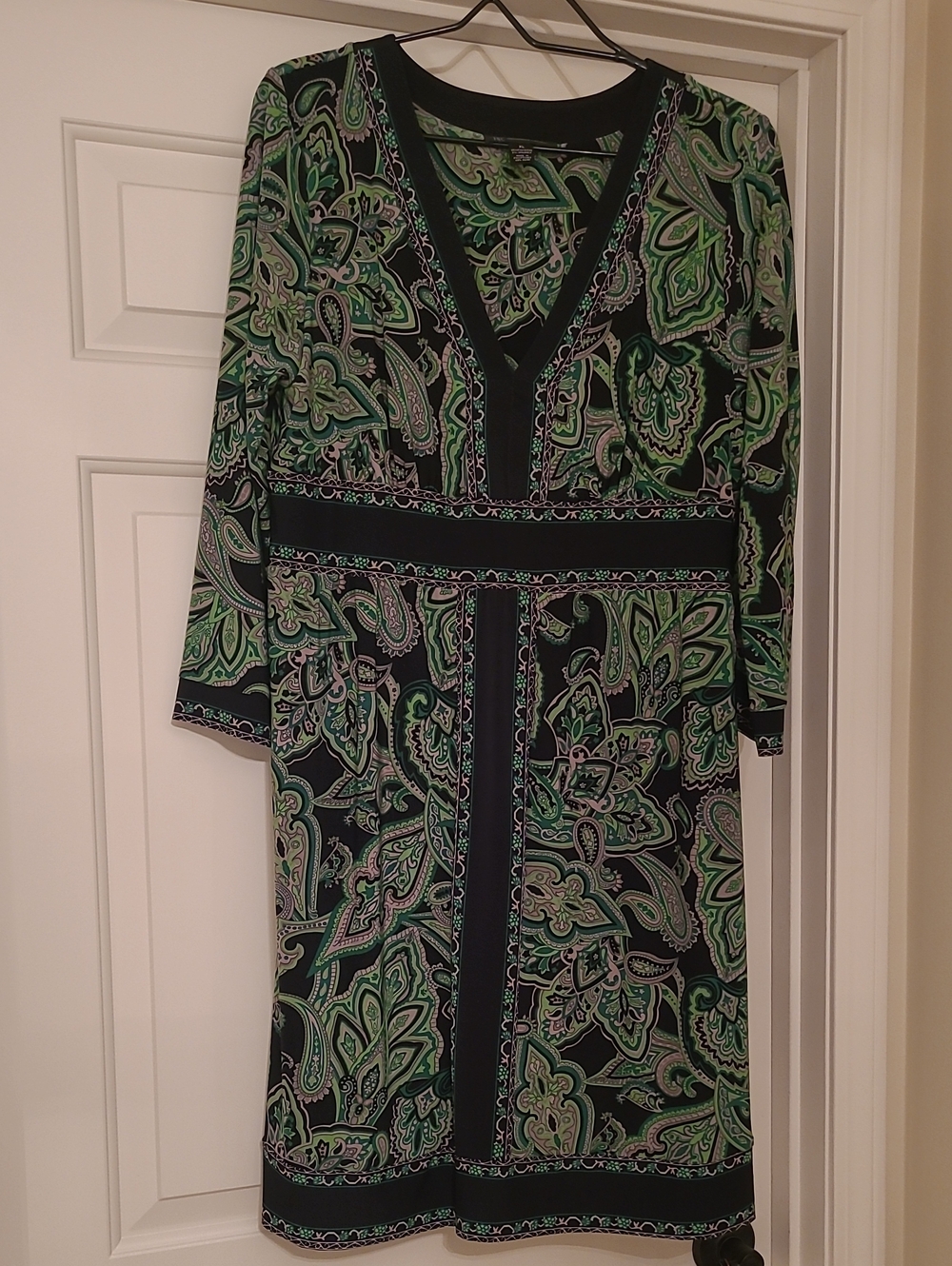 EUC INC Green and Black Paisley V-Neck Dress XL